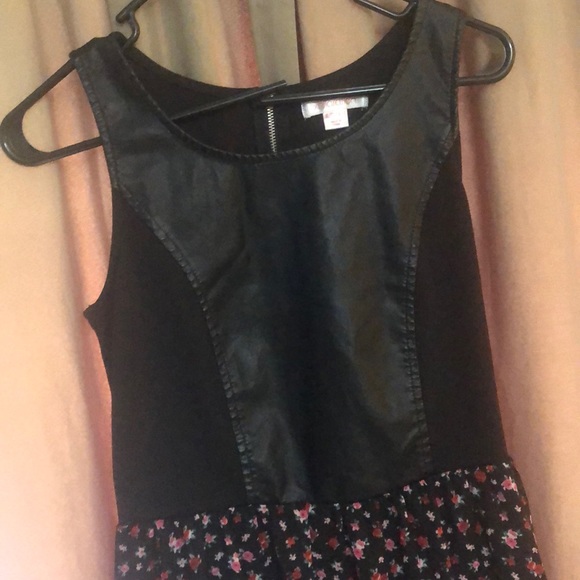 Sleeveless dress - Picture 2 of 5